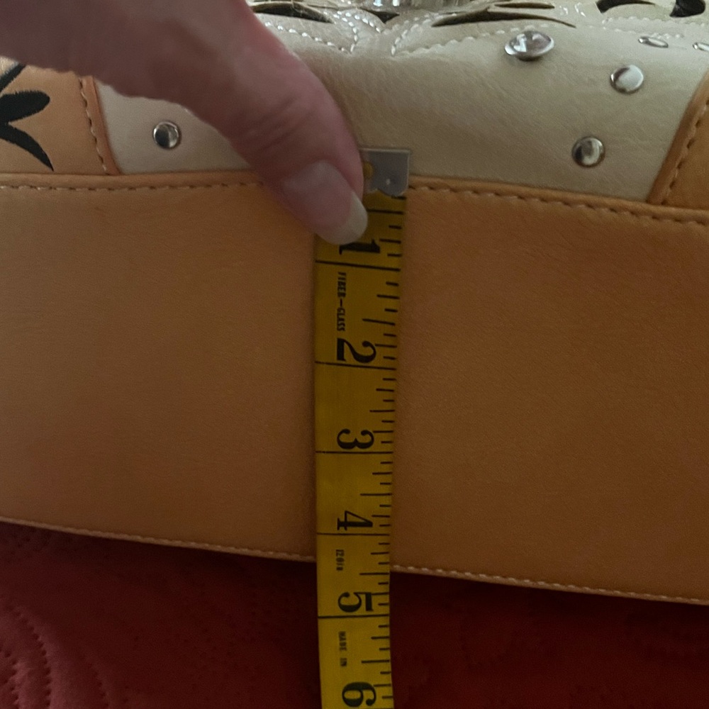 Cowgirl Trendy Peachy Tan and Cream Western Conceal and Carry Handbag - Picture 11 of 16